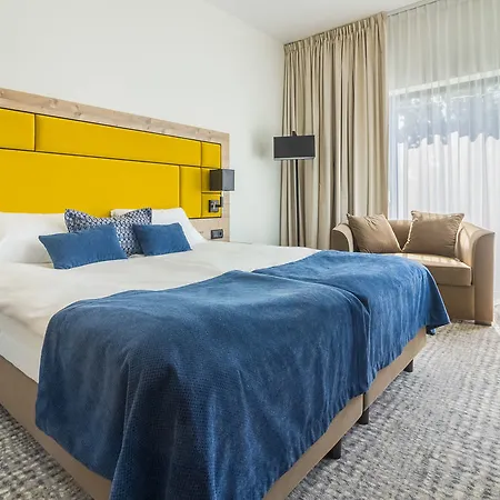 - Hotel, Conference & 4*