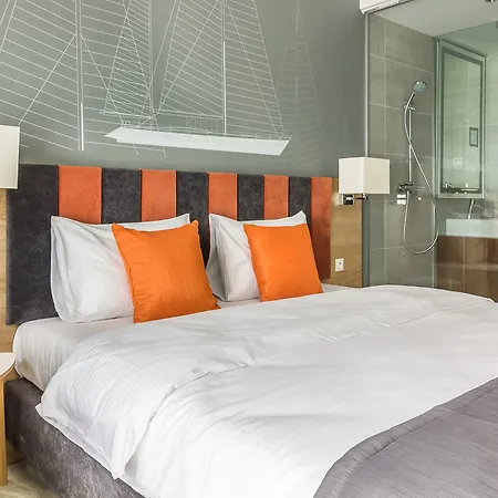 - Hotel, Conference & 4*