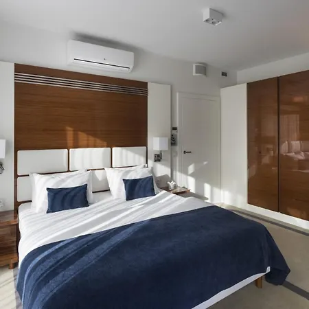 - Hotel, Conference & Hotel