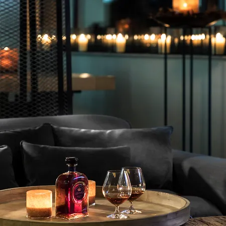 - Hotel, Conference &