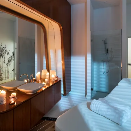 - Hotel, Conference & Ξενοδοχείο 4*