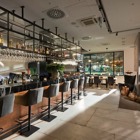 - Hotel, Conference & Отель Сопот