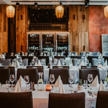 - Hotel, Conference & Sopot