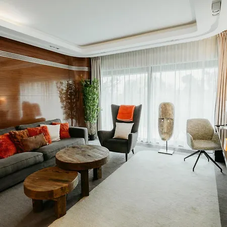 - Hotel, Conference & Hotel 4*