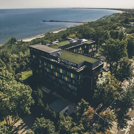 - Hotel, Conference & Sopot