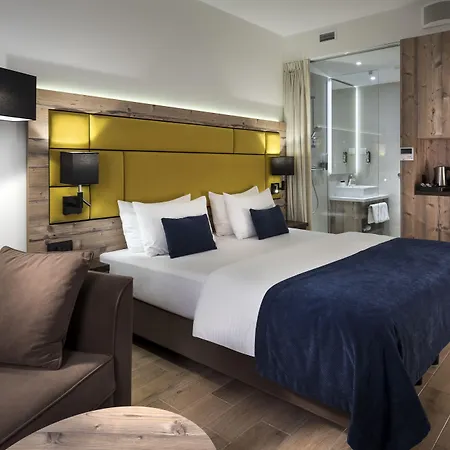 - Hotel, Conference & Hotel 4*