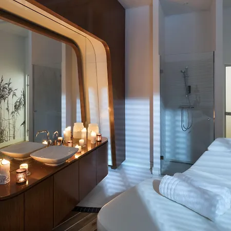 - Hotel, Conference & 4* Sopot