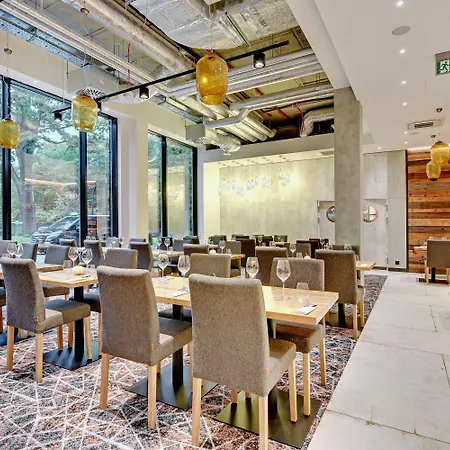 - Hotel, Conference & 4*