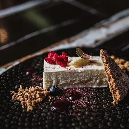 - Hotel, Conference & Отель