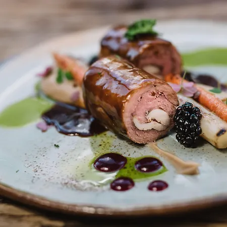 Отель - Hotel, Conference & 4*