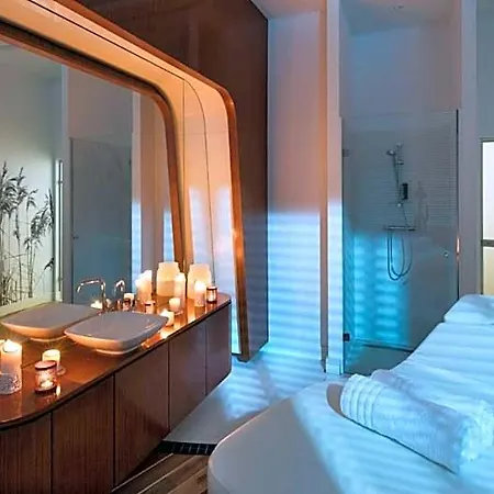 - Hotel, Conference & 4*