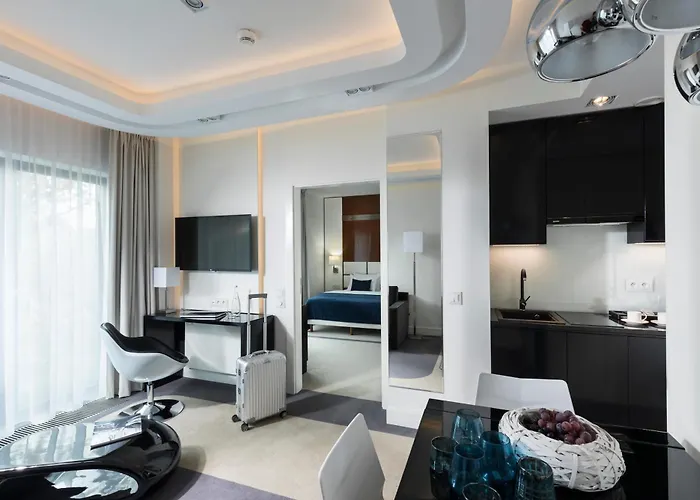 - Hotel, Conference &