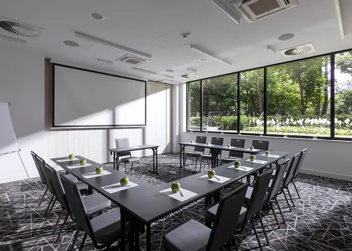 - Hotel, Conference & Hotell 4*