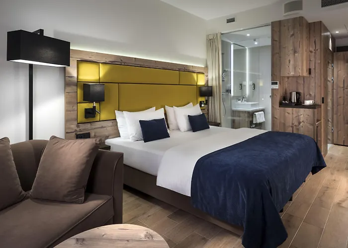 - Hotel, Conference & Hotell 4*