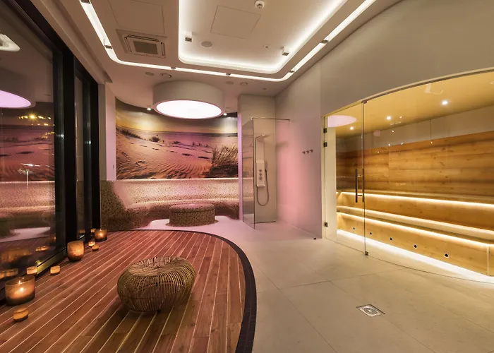 - Hotel, Conference & Sopot