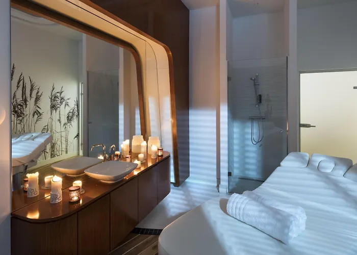 - Hotel, Conference & 4* Sopot