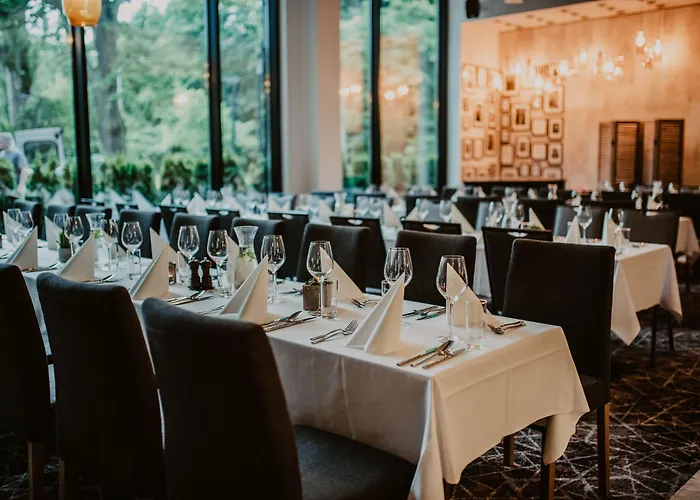 - Hotel, Conference & Hotell